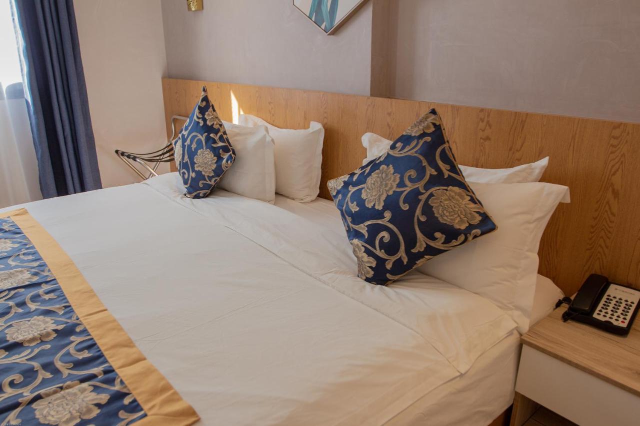 Vancii Hotel 万禧假日酒店 舍夫沙万 外观 照片